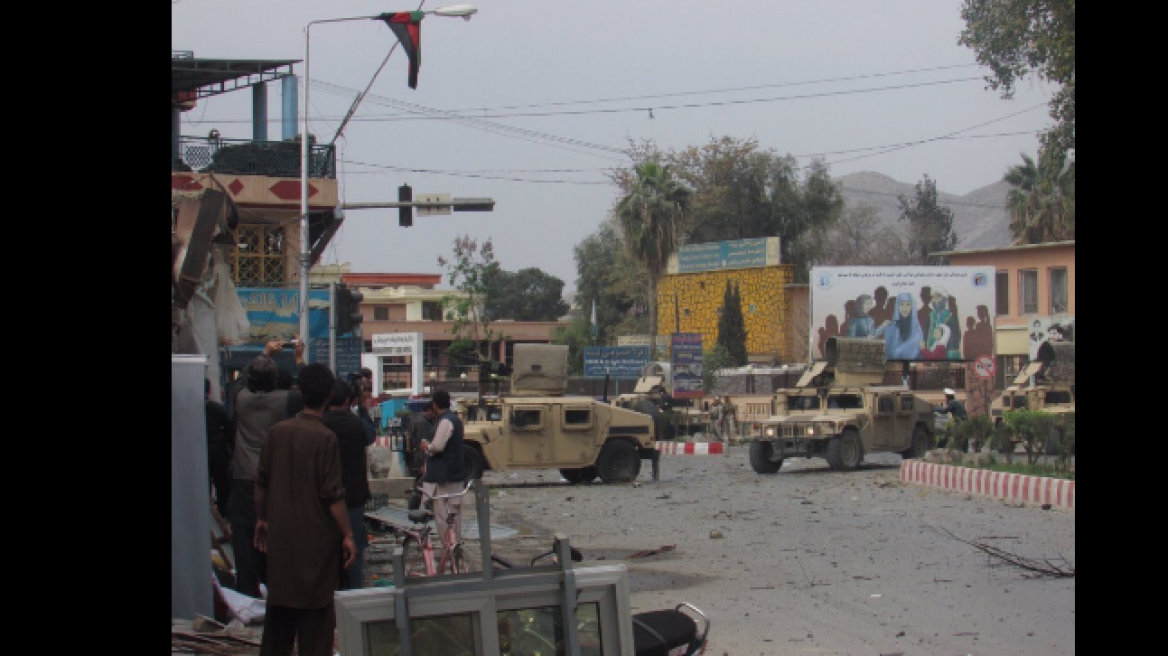 Εκρήξεις και πυροβολισμοί κοντά στο ινδικό προξενείο στο Αφγανιστάν